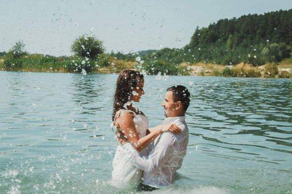 Wedding Photography Ideas from a couple who had the same thoughts when they determined to get married. @photoandtips #wedding #weddingphoto #weddingphotographer #weddingphotography #weddingphotographytips #weddingchecklist #weddingphotoshoot #weddingphotographyideas #photoandtips #photography101