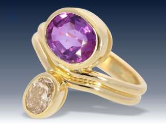 Ring: exquisiter Goldschmiedering mit Diamant von ca. 0,78ct und seltenem, natürlichen, unbehandelten Saphir mit Farbwechsel, ca. 2,75ct