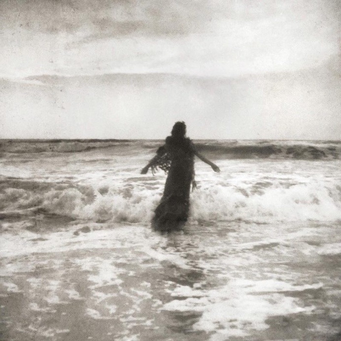 Gorgeously Mysterious, Melancholic and Fine Art Portrait Photography by Nona Limmen