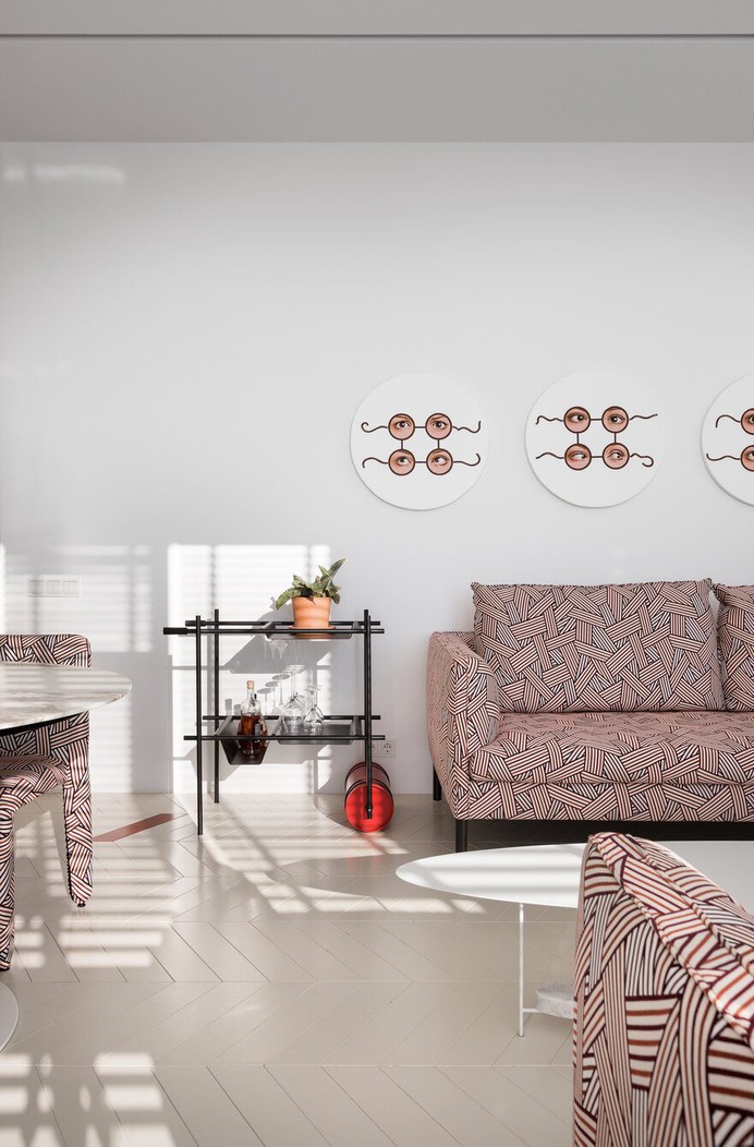 Parcel from Milan: Minimalist Style Apartment by Yuriy Zimenko