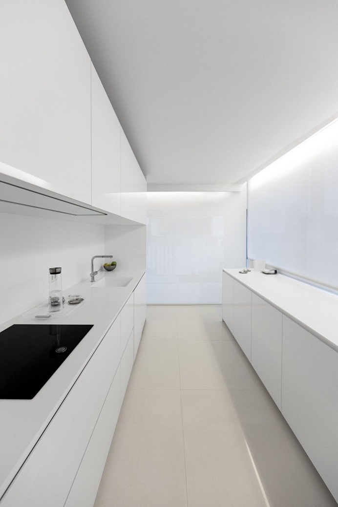 Minimalist Coastal House Inspired by the Old Architecture of Spanish Houses 9