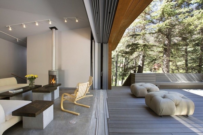 Pecos Cabin is a Contemporary Take on the Traditional Log Cabins of the West 6