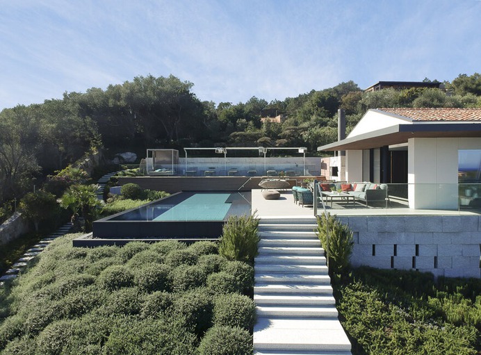 Villa Emma – Summer Retreat by Mario Mazzer Architects
