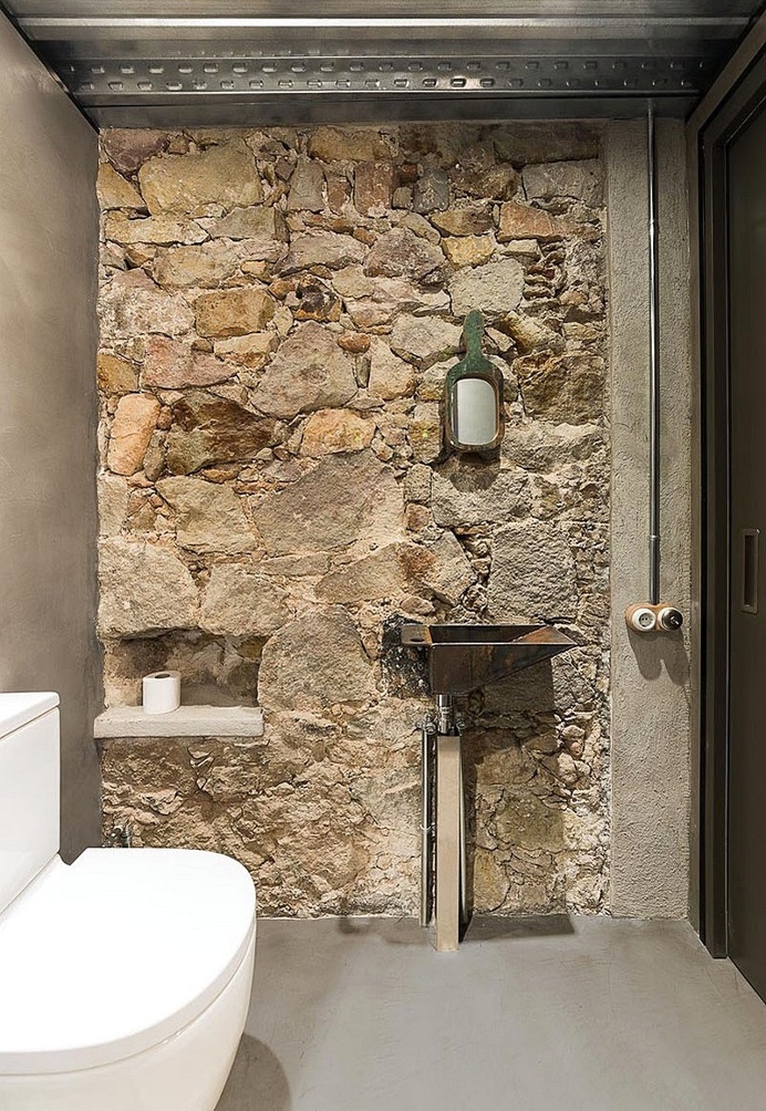 FFWD Arquitectes Turned an Old Carpentry Workshop in Industrial Loft
