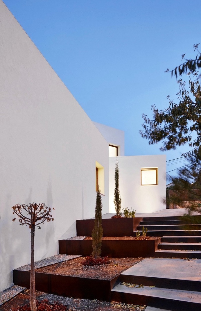 OHLAB Has Designed An Environmentally Low-Impact Home in Mallorca
