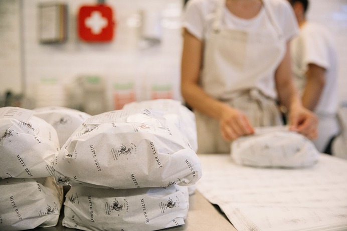 Mitte Brot Artisan Bread - Mindsparkle Mag Studio Born designed Mitte Brot – a boutique bakery, which produces daily fresh-from-the-oven artisan sourdough breads. Their breads are crafted using only natural and locally sourced goods from various regions in Turkey. #logo #packaging #identity #branding #design #color #photography #graphic #design #gallery #blog #project #mindsparkle #mag #beautiful #portfolio #designer