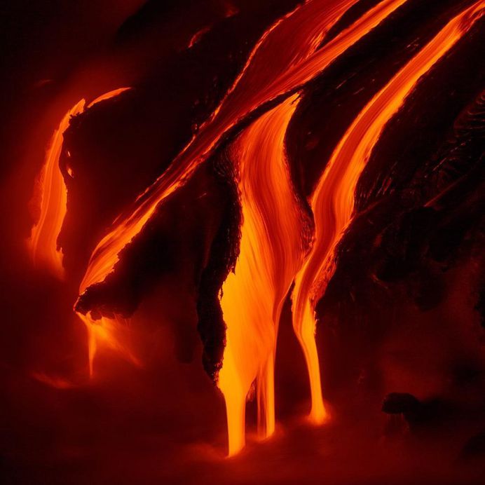 Photographer Tom Kualii Captures Spectacular Lava Flow in Hawaii