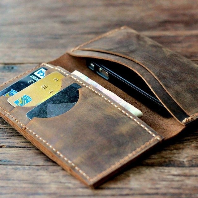Distressed Leather iPhone 5 Wallet #tech #flow #gadget #gift #ideas #cool