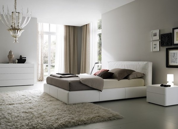 Small painting in white bedroom #interior #paintings #bedroom #decor #art #painting