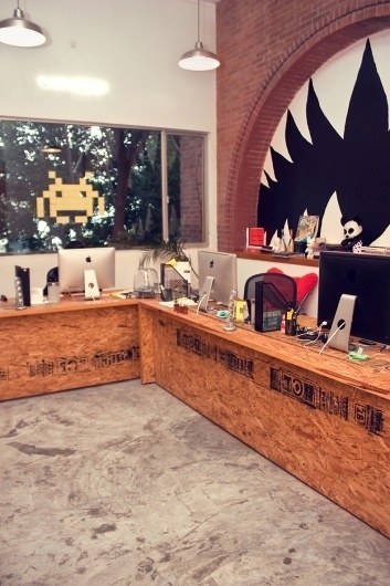 workplace.jpg 789×1184 pixels #face #office #workshop #workspace
