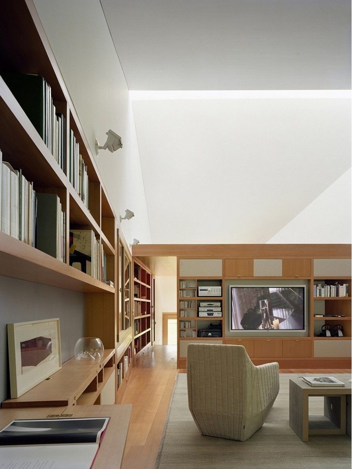 This Copper-Clad Writers Studio Changes Color in the Shifting Light of the Day 4