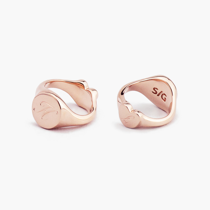 #signetring #signet #secretsignet #smithgrey #gold # pink #gold #mirror #plant