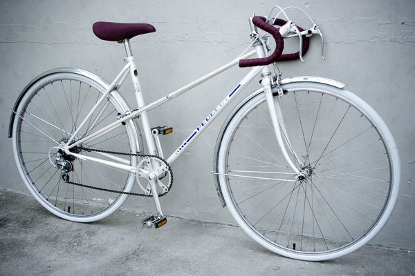 PeugeotWhite80sFlutedMixte 1.jpg (1000×667) #mixte #peugeot #bicycle
