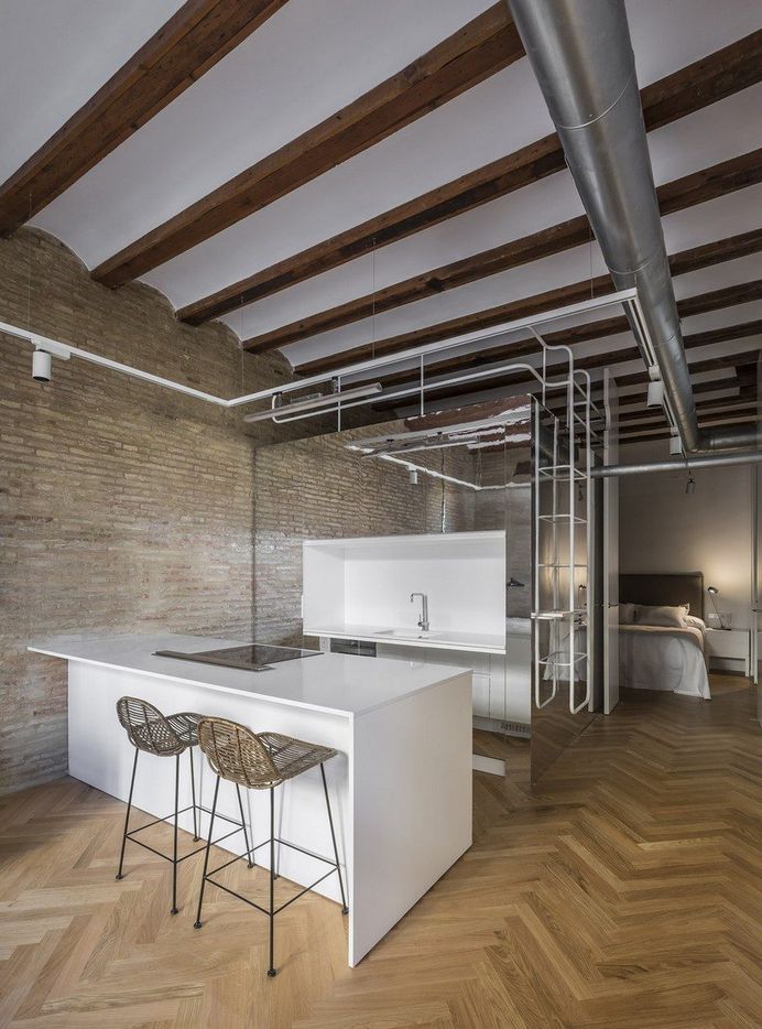 A Temporary Rental Housing Refurbished in Valencia, Spain: Late Night Tales 1