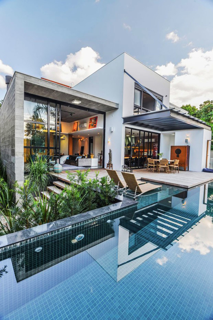 Contemporary Pool Residence With Amazing Interiors by Metroquadrado
