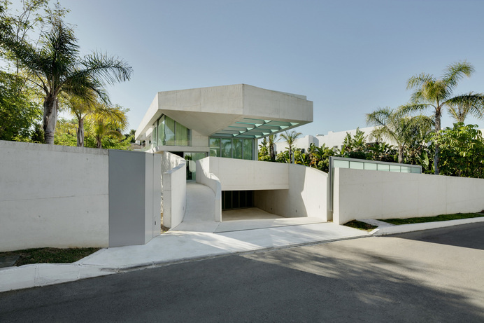 The Luxurious Jellyfish House With Spectacular Views of the Mediterranean Sea #sea #architecture