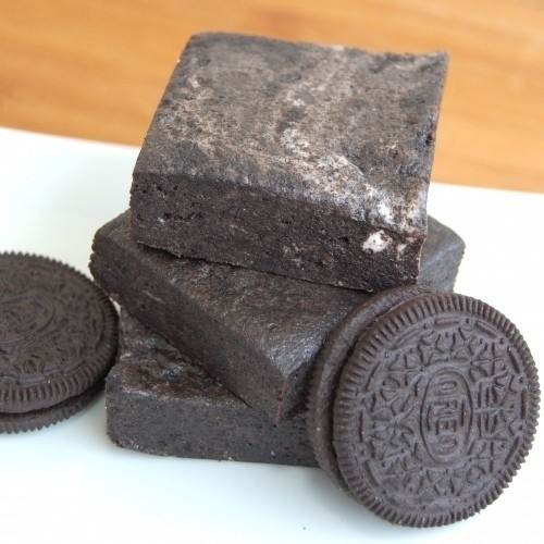 Happy Endings / No Bake Cookies & Cream Bars (Like a Rice Krispy bar but with Oreo crumbs instead of cereal) #cake #brownie #biscuits #cookie #food #cocoa #chocolate #delicious