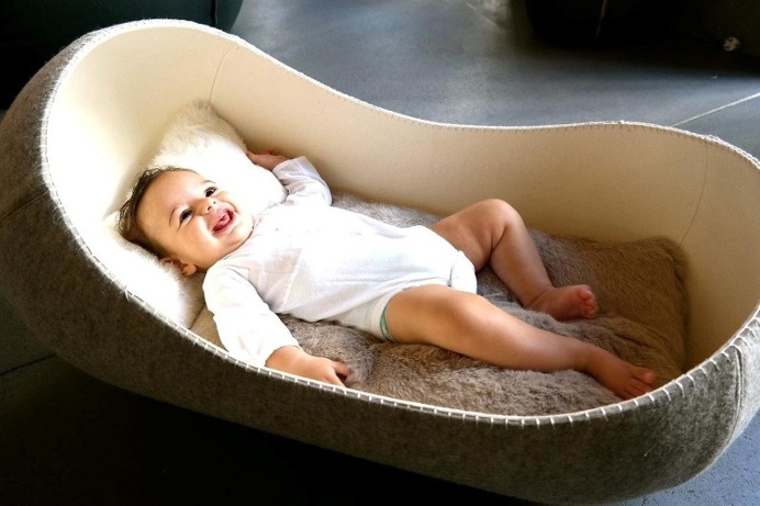 O – bjekt design studio created the "Little Nest" – the felt cradle