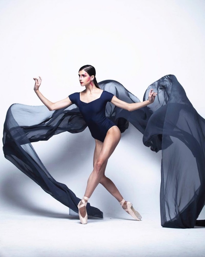 Ira Yakovleva Shows Haunting Beauty of Ballet Through Ballerina's Eyes