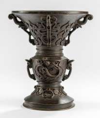 Vase, Bronze decoration of Chilong