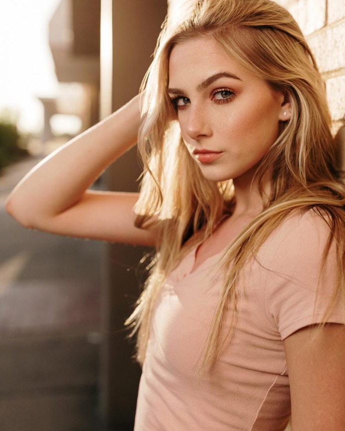 Vibrant Fashion and Street Style Photography by Anghelov Medina