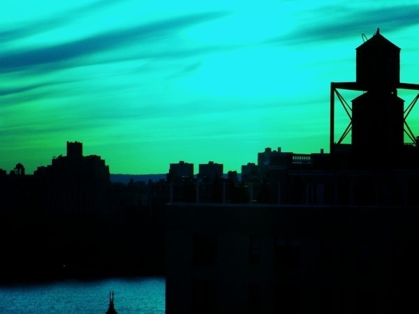 Nouvelle York 2010 on Behance #wallb #sky #new #york #silhouettes #skyline #green