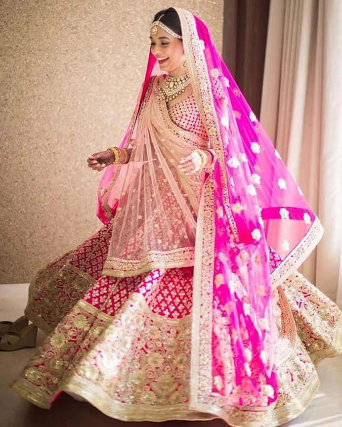 Bridal Photoshoot Poses Ideas