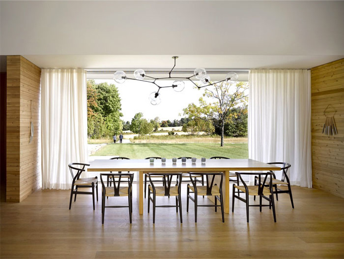 Contemporary Read on Traditional Barn House - InteriorZine