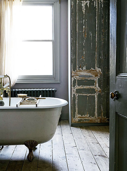 light locations clawfoot tub #interior #design #decor #deco #decoration