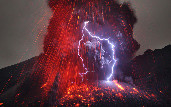 Sakurajima Volcano with Lightning #photography #volcano