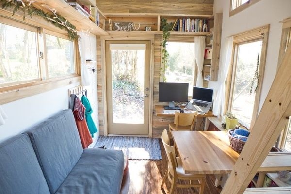 The Tiny Project Â | Â Â http://tiny project.comThe Tiny Project is Alex Lisefski's attempt to live a simpler, more conscious, debt free l