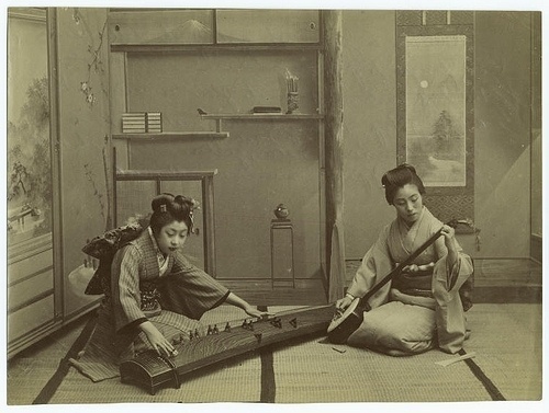 Home life in Japan. | Flickr - Photo Sharing! #kimono #tatami #koto #japanese #photography #music #japan