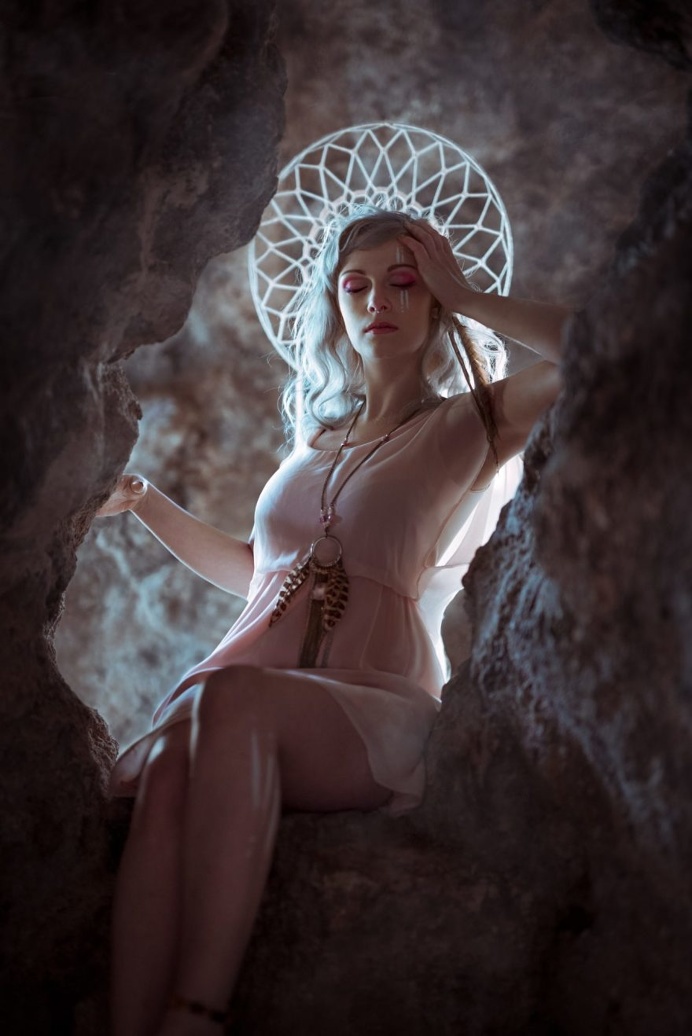 Conceptual and Fine Art Portrait Photography by Isabelle Hanneuse