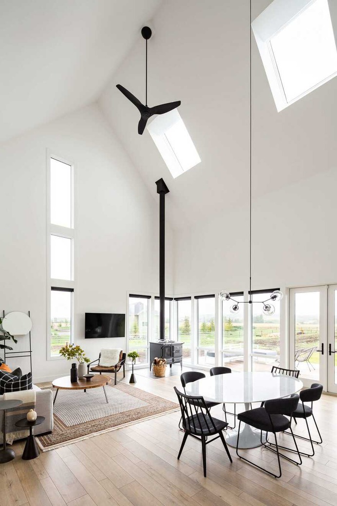 Alberta Modern Farmhouse, Canada / Alloy Homes