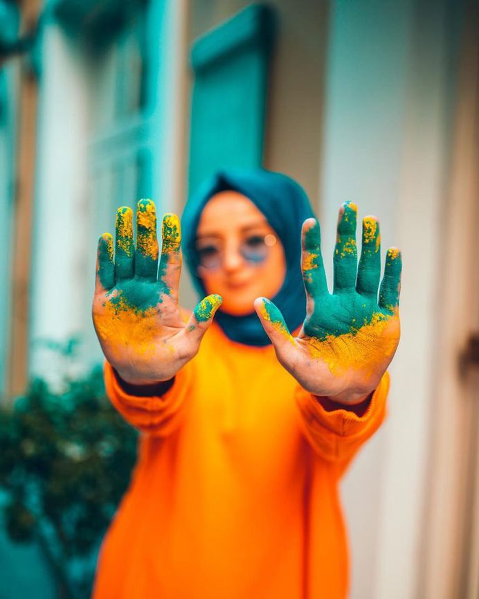 Colorful and Moody Lifestyle Portrait Photography by Ömer Çelik