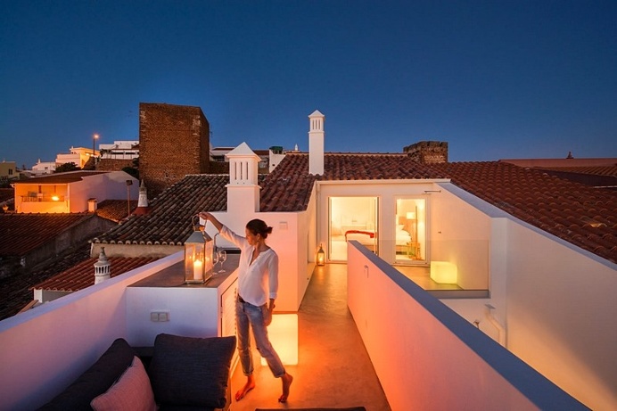 Casa da Lila – 1950s House Completely Rebuilt by Studio Arte