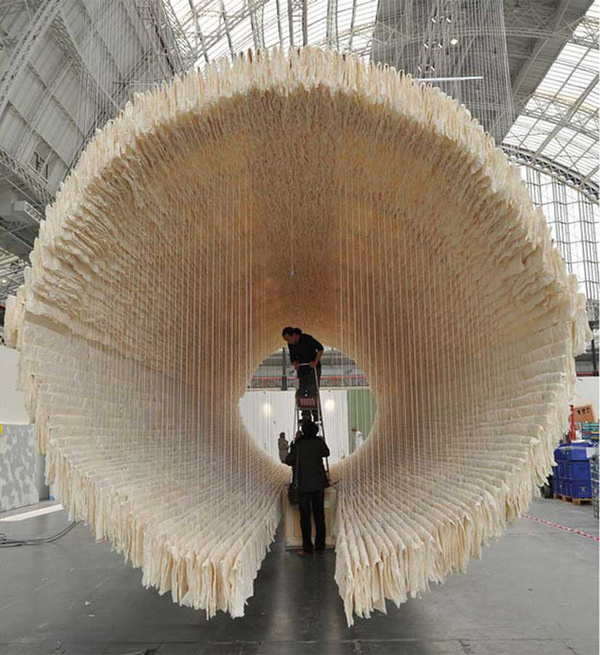 A Suspended Boat of 8,000 Sheets of Rice Paper Draped on Bamboo by Zhu Jinshi #installation #tube