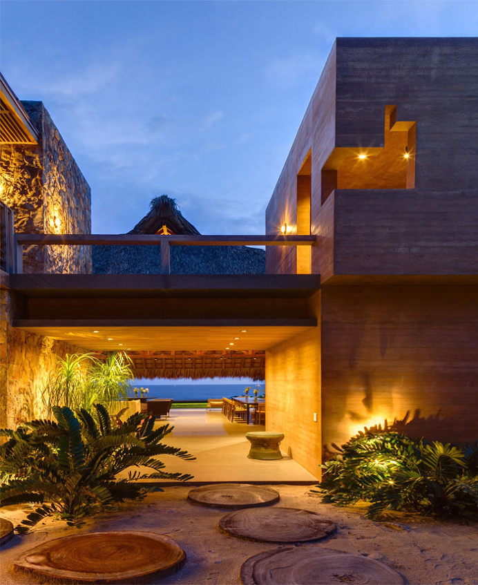 Beach Villa on the Pacific Coast - #architecture, #house, #home, #decor,