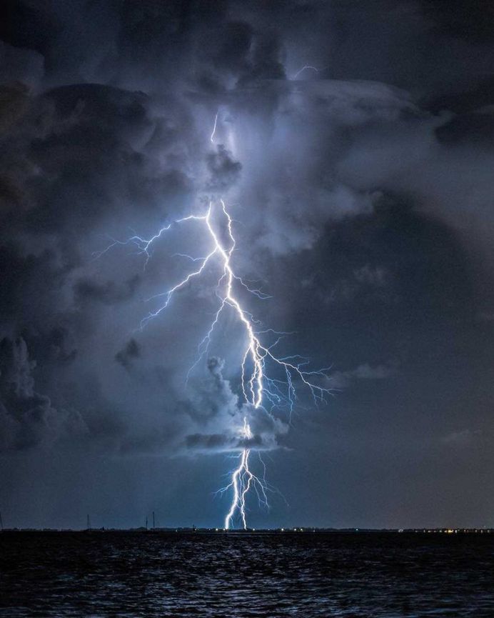 Stunning Storm Chasing and Weather Photography by Damon Powers