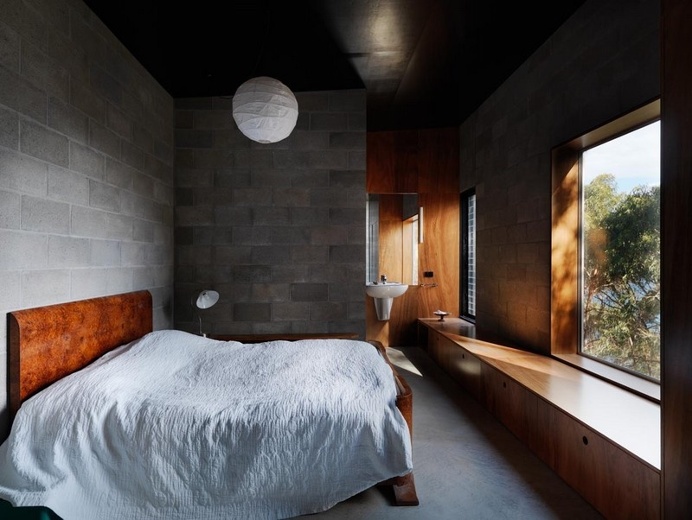 House at Big Hill by Kerstin Thompson Architects