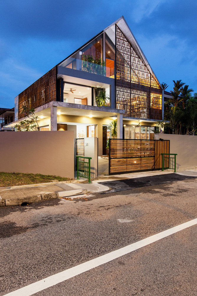 Reconstruction of a Small Bungalow House in Singapore