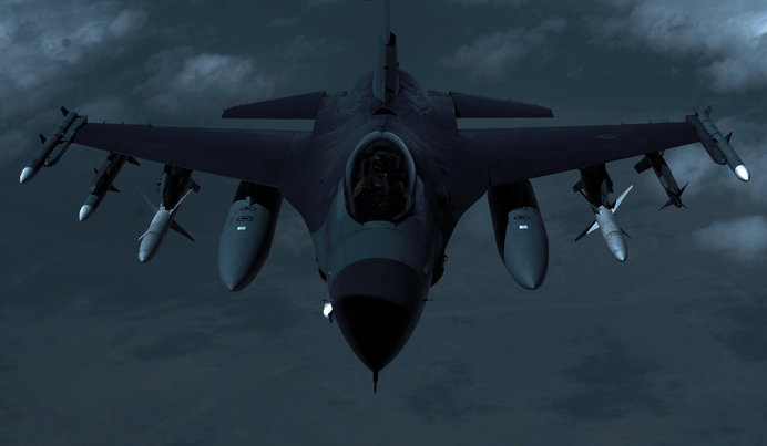 DETHJUNKIE* : Photo #night #jet #stealth #flight
