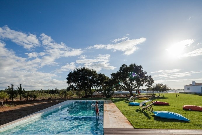 Pe no Monte by [i] DA Arquitectos - www.homeworlddesign. com (16) #travel #portugal