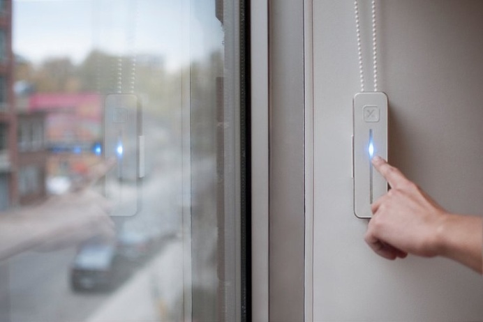 Tired of constantly having to open and close your window shades? Motorize them in seconds with Axis Gear! #productdesign #industrialdesign #