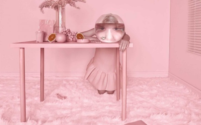 Surreal and Colorful Feminine Photography by Carolina Mizrahi