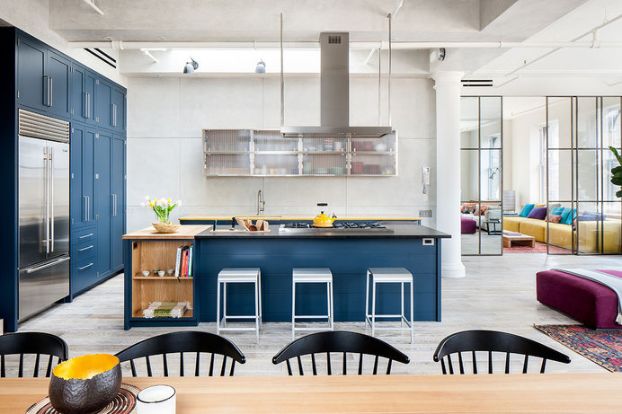 Homy feeling within an industrial shell loft apartment in SoHo by Casamanara - HomeWorldDesign (4) #interior #loft #apartments #design #interiors #soho