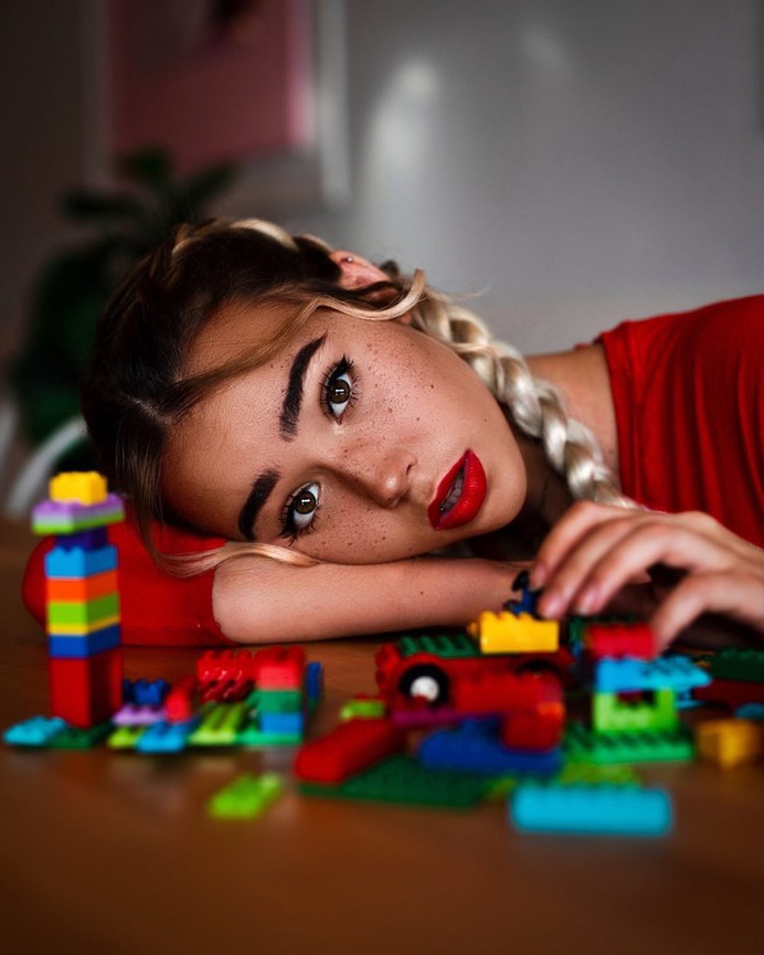 Breathtaking Moody Female Portrait Photography by Selvin Cruz