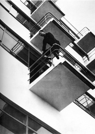 Variazioni #balcony #bauhaus #black