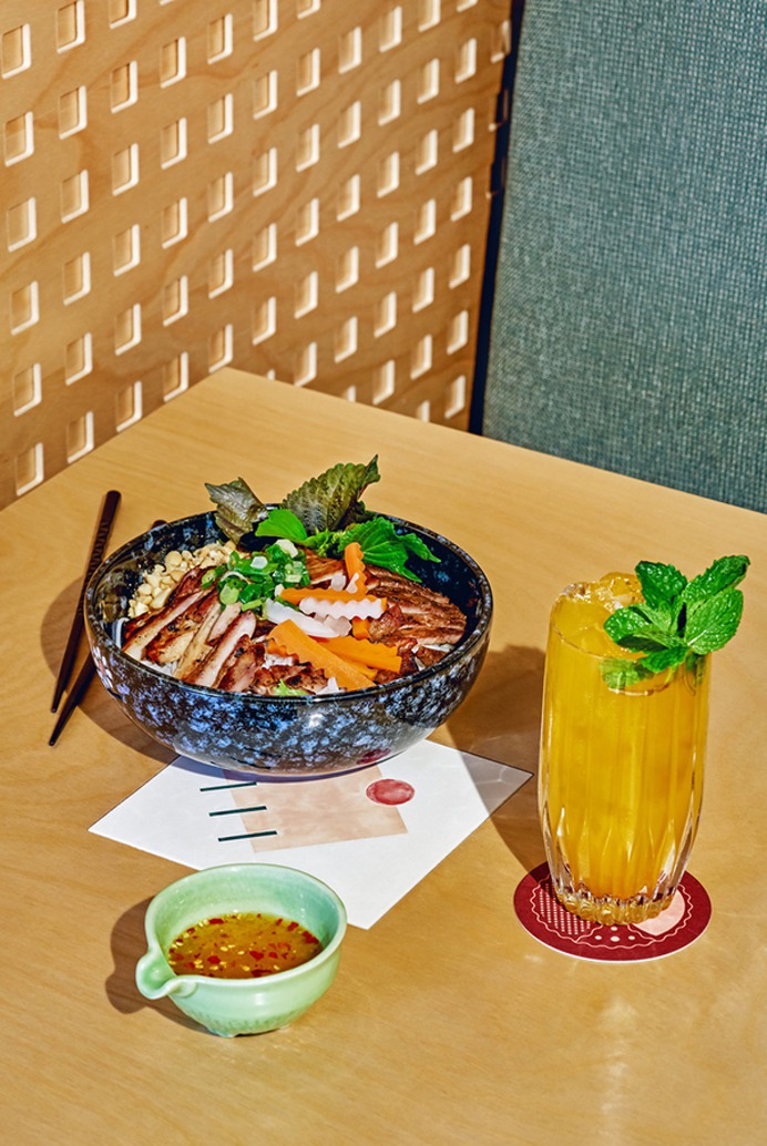Co'm Vietnamese - Mindsparkle Mag Co'm Vietnamese, meaning rice, is a modern, family-owned and operated restaurant in Canada. #logo #packaging #identity #branding #design #color #photography #graphic #design #gallery #blog #project #mindsparkle #mag #beautiful #portfolio #designer
