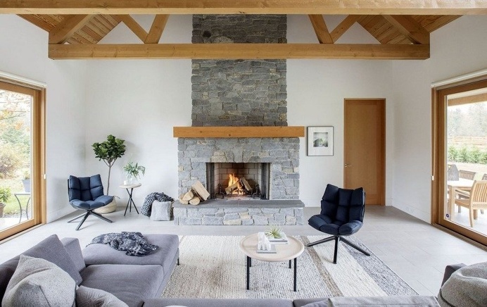 A Light-Filled Country Ranch in Rural British Columbia 12